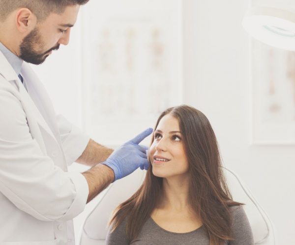 La opinión de los expertos: la preocupación dermatológica por el skincare para pieles jóvenes