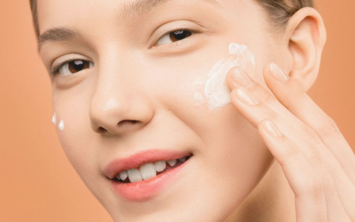 Tratamiento seborregulador: la solución real para la piel joven con acné